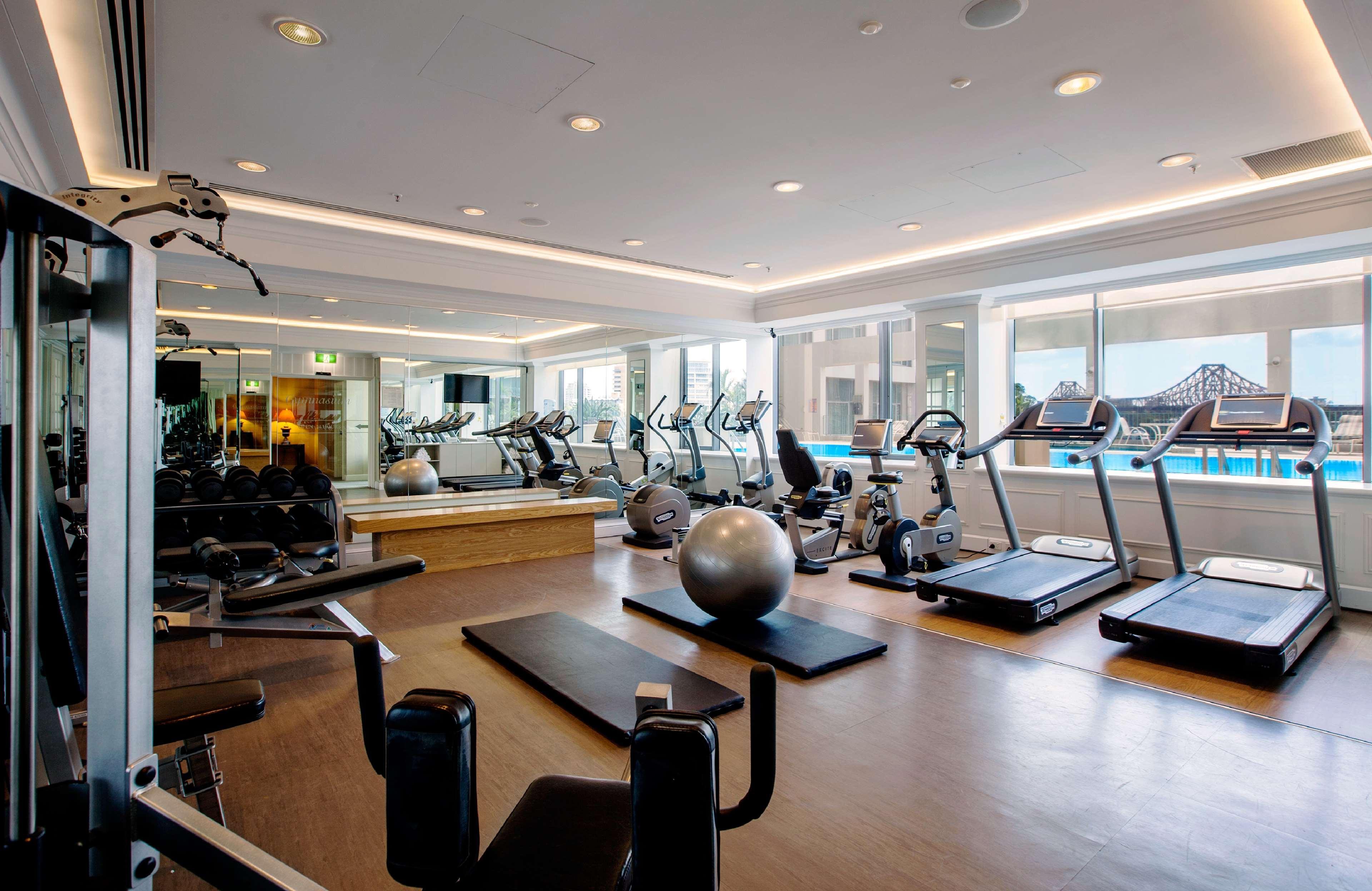 Stamford Plaza Brisbane Hotel Luaran gambar The gym at the Mandarin Oriental, London