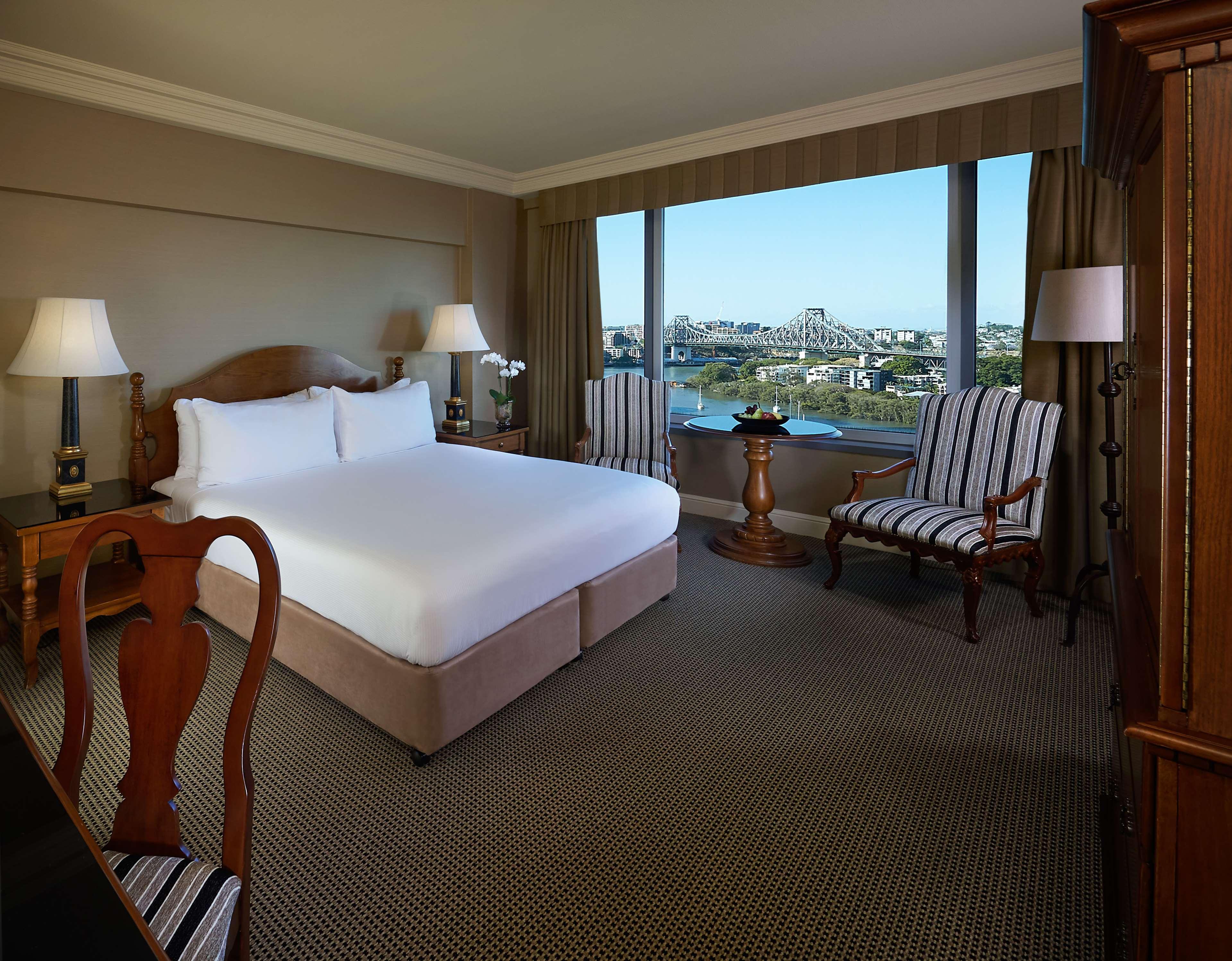 Stamford Plaza Brisbane Hotel Luaran gambar A guest room at the Hilton San Diego Bayfront