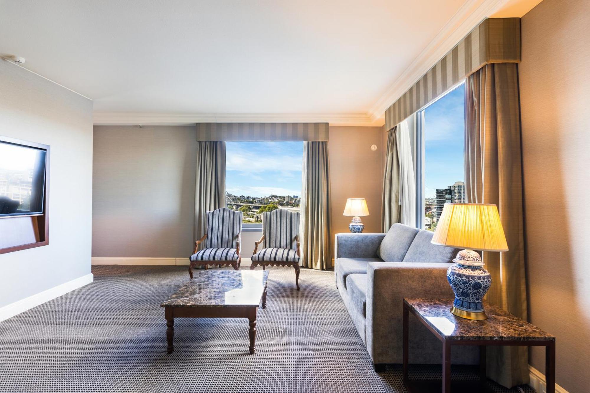 Stamford Plaza Brisbane Hotel Luaran gambar A suite at the hotel