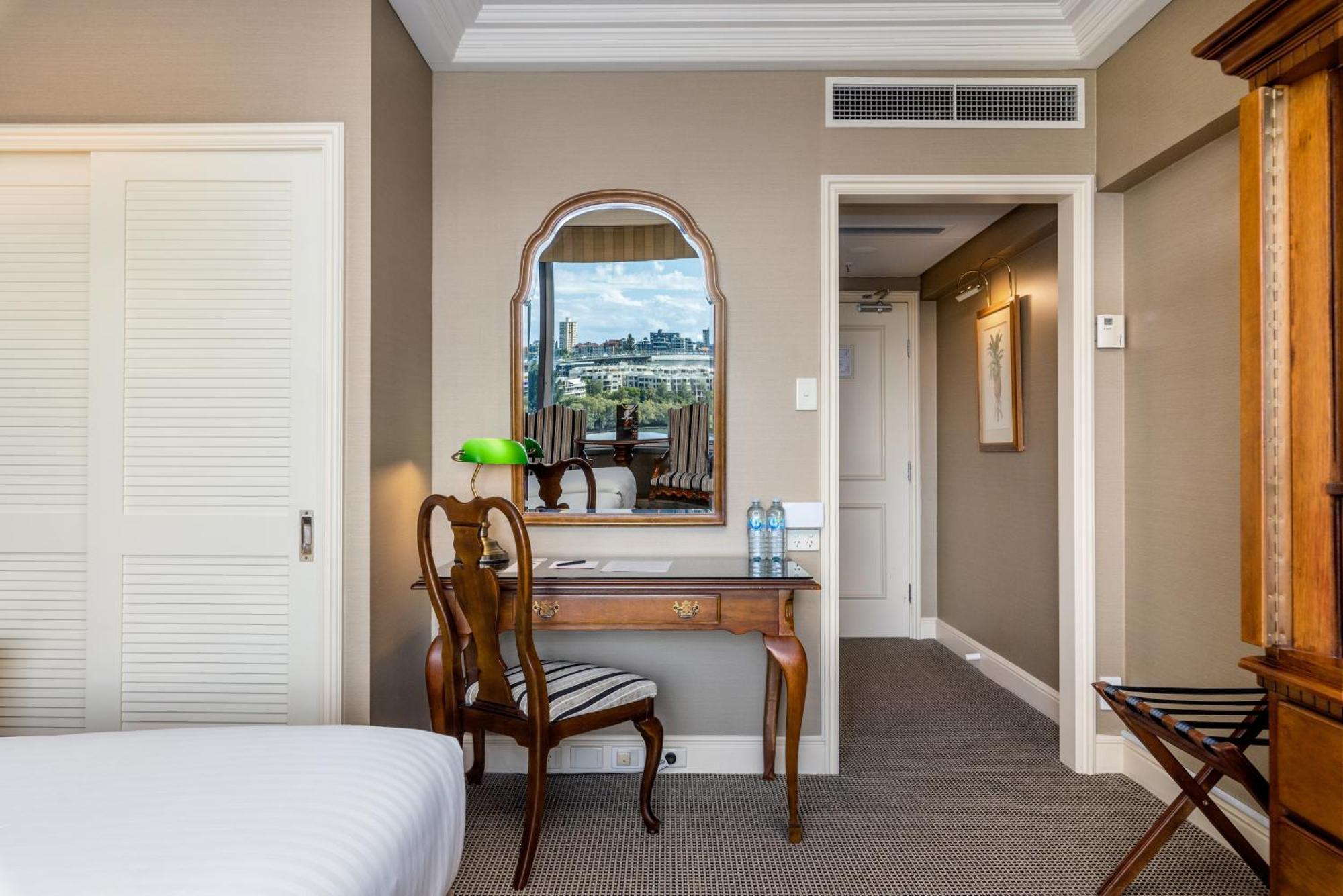 Stamford Plaza Brisbane Hotel Luaran gambar A room at the hotel